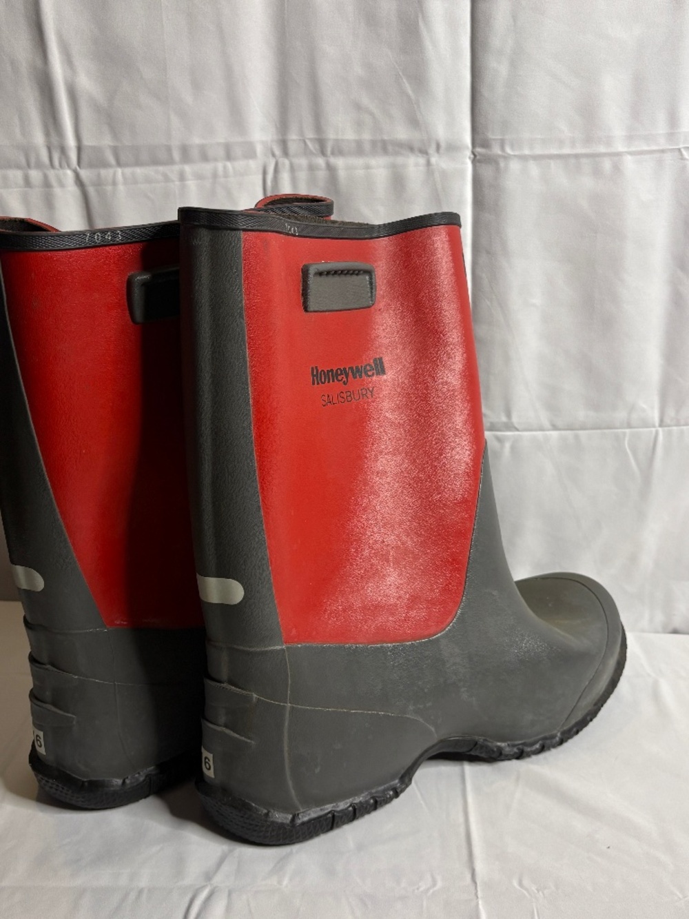 Honeywell Salisbury Electriguard 20kV Dielectric Overboots - 16